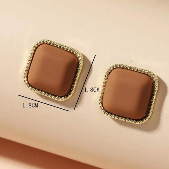 Square Stud Earrings - Picture 3 of 5